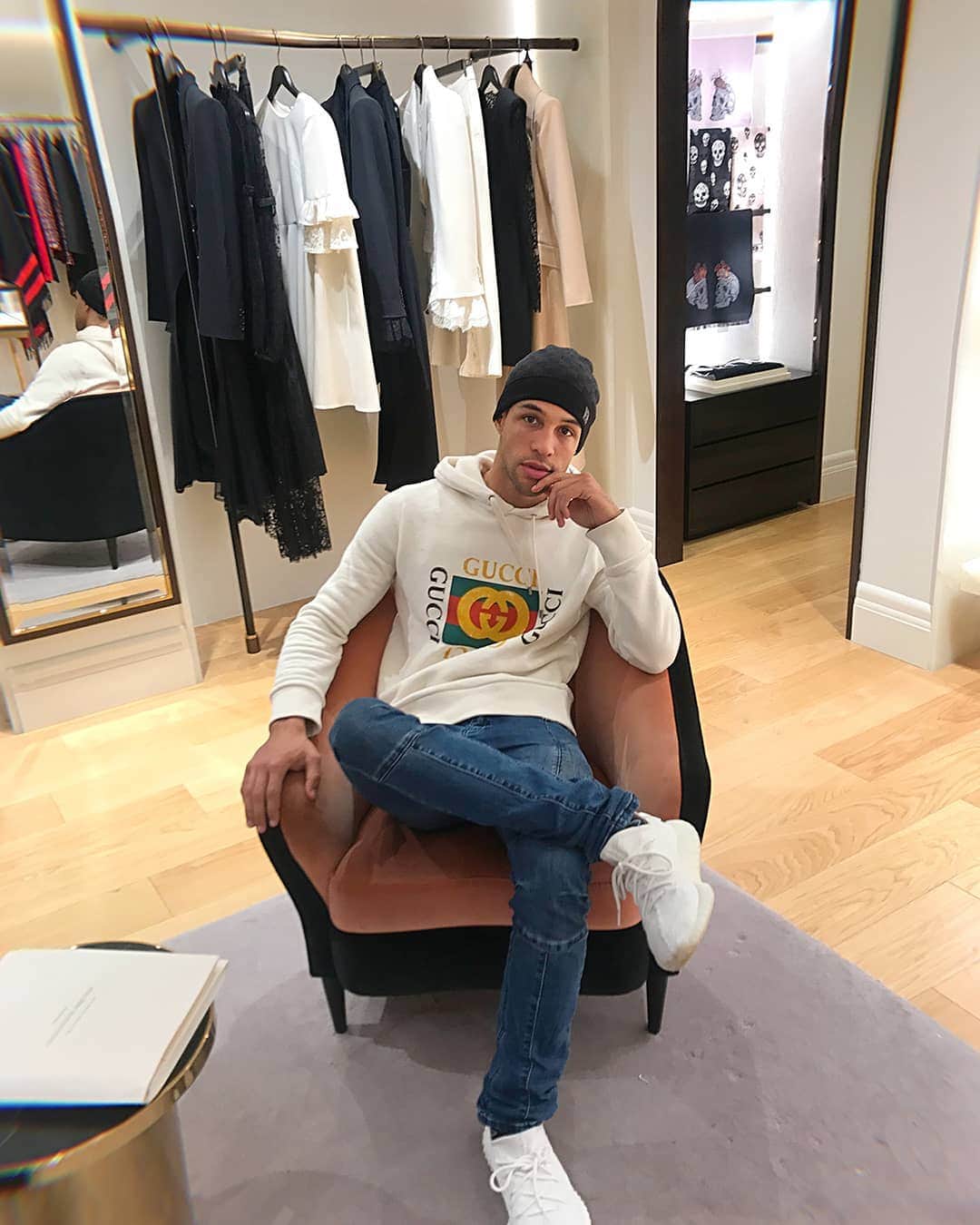 SIMON DESUEのインスタグラム：「Shoppen in Paris 🇫🇷」