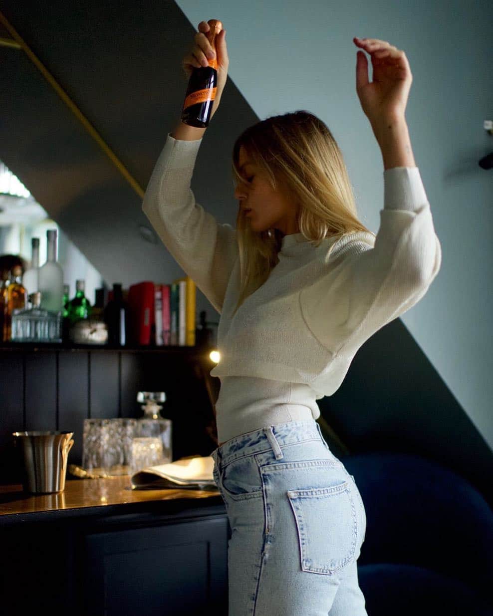 Mionetto Prosecco Deutschlandさんのインスタグラム写真 - (Mionetto Prosecco DeutschlandInstagram)「Living the good life is like listening to a song: Feel the groove and enjoy #mionetto Prosecco like @alessaa_w. 💃🏼 Cin cin! 🥂 #mionetto #prosecco #mionettoprosecco #mehralsnureinprosecco #enjoy #dance #dancefornoreason #lifequote . . . . #orange #sparkling #winelovers #bubbles #italianlifestyle #lifestyle #lifestyleblogger #design #proseccooclock #igersdeutschland #proseccotime #proseccolove #love #madeinitaly #bestoftheday #instagood #instadrink #potd」4月5日 16時37分 - mionetto_de
