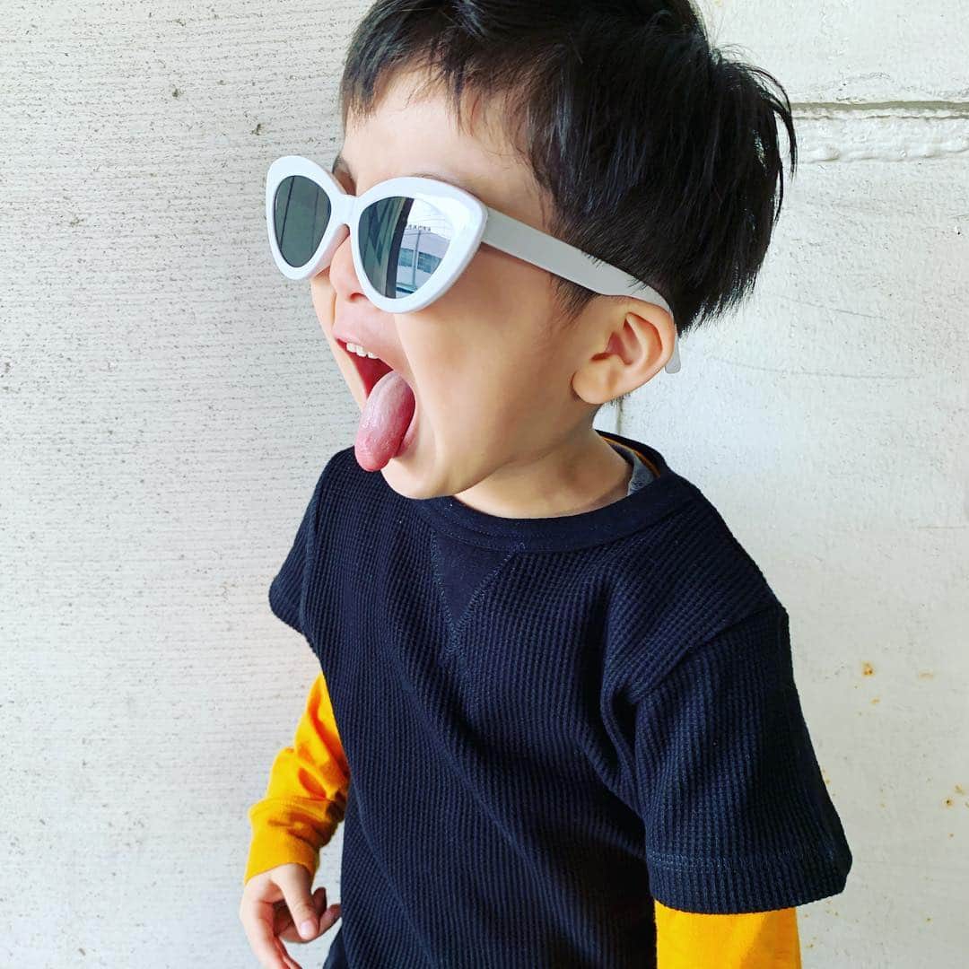 藤倉幸子さんのインスタグラム写真 - (藤倉幸子Instagram)「今日は暖かくて気持ちいいね🌸 オレンジのロンTをINしてちょっと春意識。 GUのワッフルTにレギンスがいい感じ👌🏻 安くて可愛いものは子供だけじゃなく大人にも嬉しいよね♥︎ 特に子供が小さいと余計。 サングラス🕶とNIKEのAIR FORTHのWHITEで抜け感もだしてみたよ！  #gukidsモデルコンテスト  #gukids  @gu_for_all_」4月5日 16時38分 - sachikofujikura