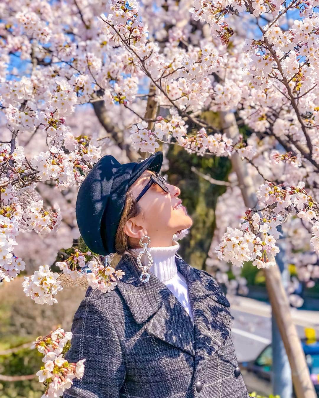 JUNKO（飯田順子）さんのインスタグラム写真 - (JUNKO（飯田順子）Instagram)「哲学の道のここは満開でした🌸 ・ 最終日まわったところは当たりだったー🌸🤗 ・ 例年より咲くの遅いみたいだったから最終日は咲いてくれてよかった🌸 ・ 両親とたくさんお散歩して桜みれて 嬉しかった🌸 ・ #哲学の道 ・ #jun__ko_travel」4月5日 16時41分 - jun__ko_