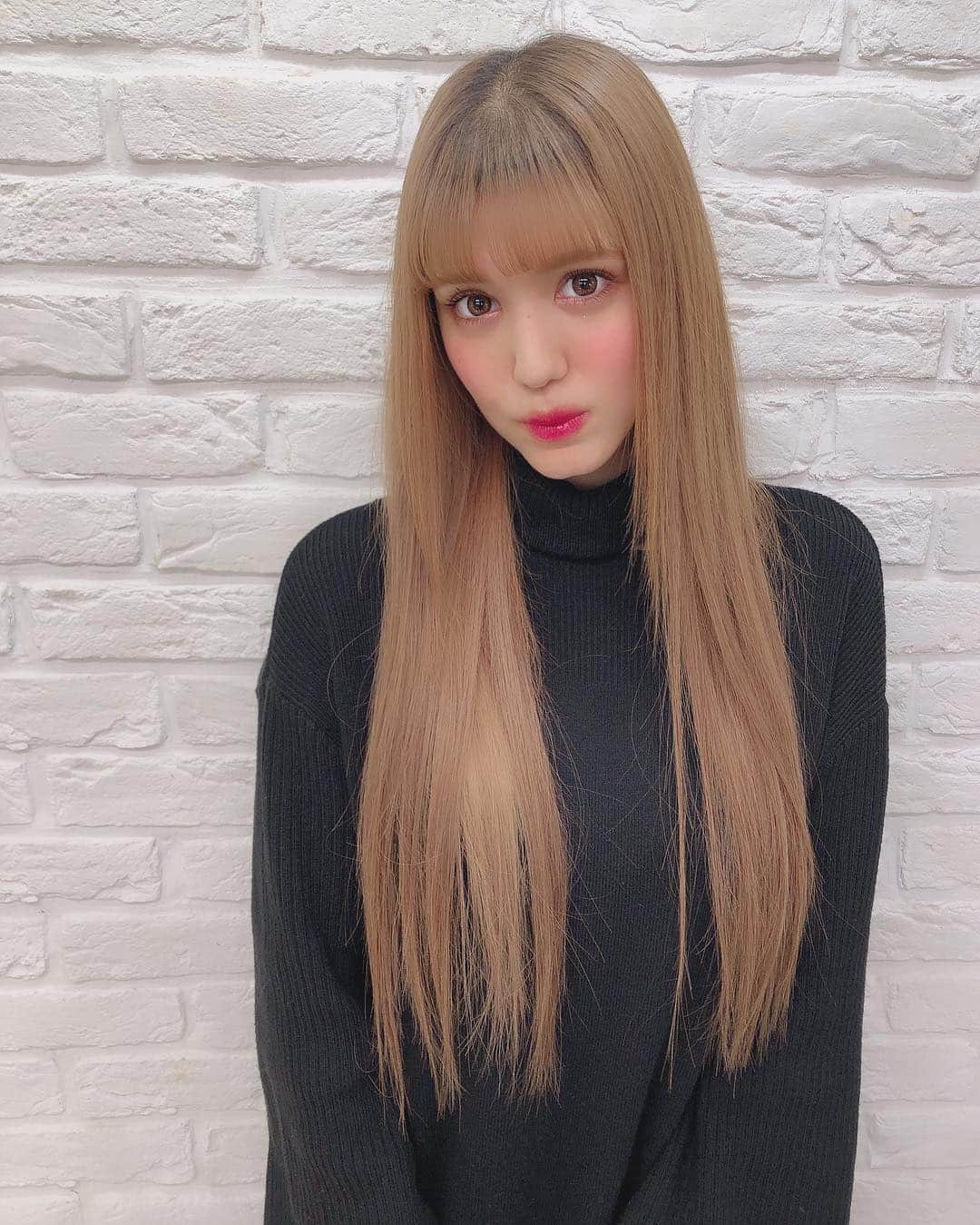 本間寛人さんのインスタグラム写真 - (本間寛人Instagram)「サラちゃん✨ ロアエクステジョーカーを60枚付けてます。 高校生の頃からずっと担当させてもらっている大切なお客様。 いつもありがとー🤩  #サラ #さらっち #アンククロス #ロア #ロアエクステジョーカー #ジョーカー #ankhcross #loa #loaexte #JOKER #ACOH #表参道 #原宿 #イルミナカラー #ヘアカラー #カット #ヘアアレンジ #サロン #サロンモデル #美容師  #美容室 #グラデーションカラー #アップ #セット #ヘア #グレージュ #シールエクステ #スタイル写真 #作品撮り」4月5日 16時55分 - mahon2525