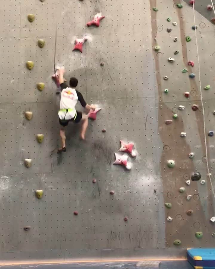 のインスタグラム：「"While you rest, your opponent's training" - @marcin.dzienski He is driven by a relentless pursuit of the podium and hearing the Polish national anthem play. 🏆 #speedclimbing #bouldering #climbing #strength #fitness #motivation #poland #redbull」
