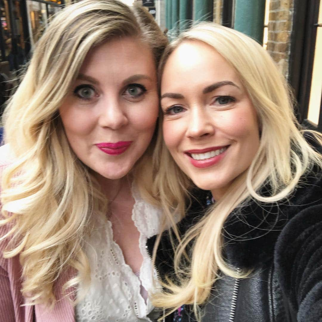 ルイーズ・ペントランドさんのインスタグラム写真 - (ルイーズ・ペントランドInstagram)「Absolutely lovely afternoon with this babe, @mrsemilynorris, yesterday. I love spending time with women that are passionate about what they do and have amazing goals. Never be afraid to be ambitious guys, there’s nothing you can’t do! 💫 . We had a lovely lunch (so embarrassed, it was Wagas, I’m obsessed), a mooch round Covent Garden and a good chat about that #mumlife vs #worklife battle! If anyone has found the perfect balance yet, let us know! 👌🏻💖👧🏼👶🏼」4月5日 17時01分 - louisepentland