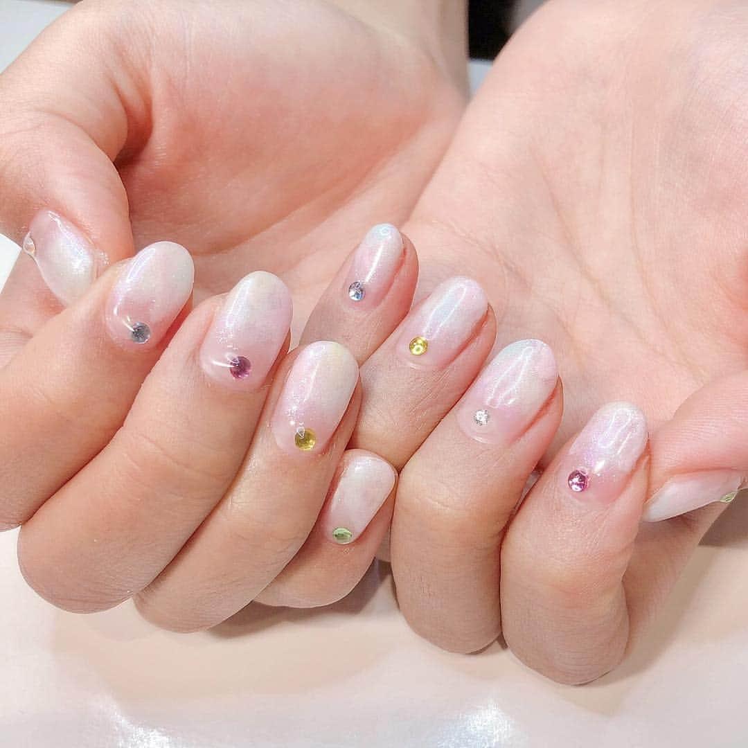 澤山璃奈さんのインスタグラム写真 - (澤山璃奈Instagram)「@cheeky.nail 💕🙏 PINK💗💗💗 RAINBOW🌈🌈🌈 根元は絶対クリア派💅 #桜ネイル 🌸 #さくらんぼネイル 🍒 #レインボーネイル 🌈 #rainbownails 🌈」4月5日 17時01分 - rinasawayama