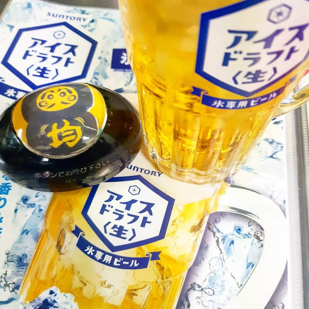 きんぱち難波店さんのインスタグラム写真 - (きんぱち難波店Instagram)「4月からのSUNTORYさんの新商品! アイスドラフト<生> ほんのりレモンの香りがあり、氷が入ってますのでいつまでもキンキンに冷えたビール飲めますよ🙋 アルコール度数も高いので氷がとけてもしっかりとアルコール感じれます♪ ご来店の際は是非どーぞ!!!!! #大阪 #おおさか #大阪居酒屋 #難波 #なんば #千日前 #個室 #個室居酒屋 #堀こたつ #均一 #食べ放題 #飲み放題 #食べ飲み放題 #食べ飲み放題難波 #新商品 #suntory #サントリービール #氷 #キンキン #アルコール #レモン風味 #レモン」4月5日 17時11分 - kinpachi.8