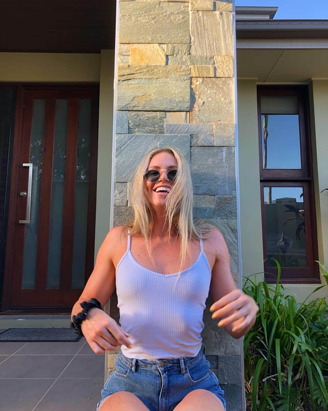 エミリー・シーボームのインスタグラム：「I try not to laugh at my own jokes, but we all know I’m hilarious.」