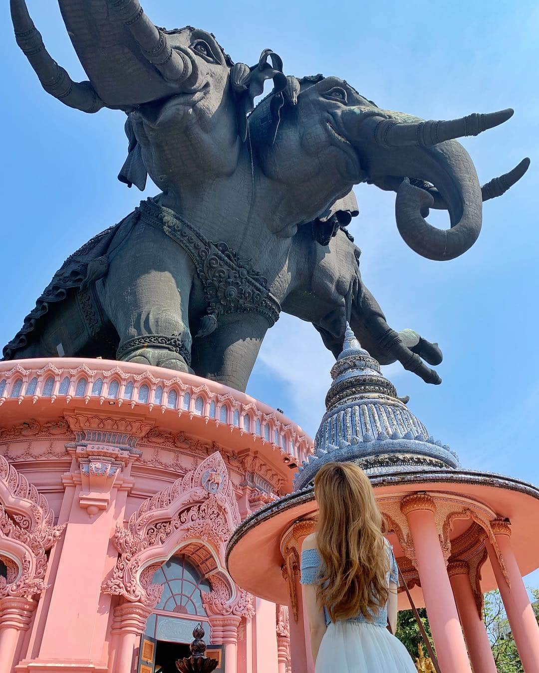 のインスタグラム：「🐘🐘🐘🇹🇭❤️✨ . . #มิมุ #ไม่ใช่มุมิ  #ช้าง #พิพิธภัณฑ์ #mimusdiary #cchannel_th #museum #bangkoklife #bangkok #sightseeing #trip #japanese #thai #バンコク #バンコク生活  #バンコク旅行 #タイ旅行 #海外生活 #タビジョ #タイ生活  #エラワンミュージアム #インスタ映え #フォトジェニック #インスタ映えスポット #タビジョ」