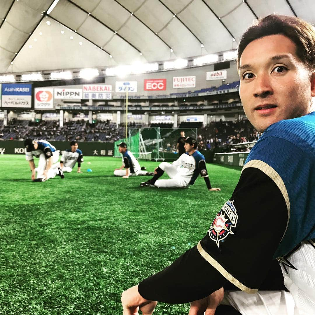 北海道日本ハムファイターズさんのインスタグラム写真 - (北海道日本ハムファイターズInstagram)「東京ドームで！🏟✨⚾️ #lovefighters #飛び出せ新時代 #東京ドーム #田中賢介 #杉谷拳士 #どの場面でも諦めない #それがファイターズ」4月5日 17時17分 - fighters_official