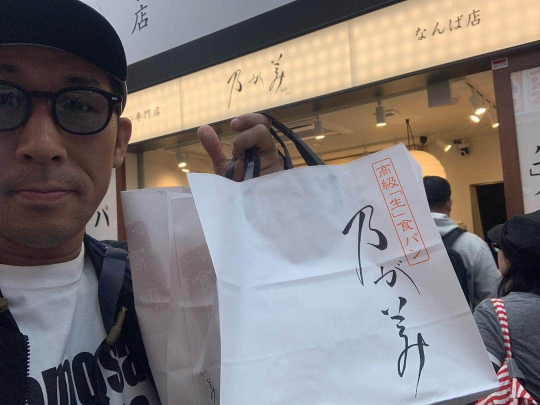 田村裕さんのインスタグラム写真 - (田村裕Instagram)「美味すぎるパン、並んで買ったぞー！  #乃がみ #生食パン」4月5日 17時22分 - hiroshi9393
