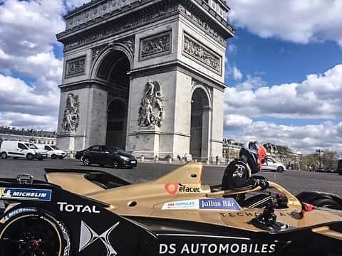 ジャン＝エリック・ベルニュさんのインスタグラム写真 - (ジャン＝エリック・ベルニュInstagram)「‪TGIF J’offre des places pour le E-Prix de Paris « Catch me if you can » rejoignez-nous: 10h au Virage 13, 11h au manège du Troca, 12h place du Troca et 16h place Vendome. Postez une photo de ma @DSTECHEETAH #JEV25 #DSETENSEFE19 #ParisEPrix et taggez  @FIAFormulaE @ds_official @jeanericvergne @dstecheetah」4月5日 17時24分 - jeanericvergne