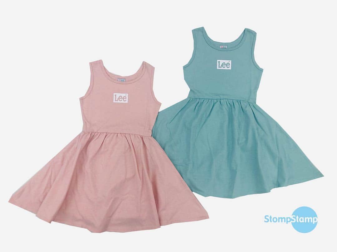StampStompのインスタグラム：「CHINATSU TOKUNAGA×Lee×StompStamp  コラボ商品発売のお知らせです🎊  次にご紹介するのは… Leeロゴフレアワンピース👏😆 . シルエットにこだわり、ラクだけど快適な素材を使用。 淡く少しくすんだようなカラーリングは一枚着るだけでこなれ感をプラスできます。 . Leeお馴染みのさりげないロゴタグ使いや着心地はそのままに、おしゃれに元気いっぱいなイメージに。 . 小物使いでいろいろな表情が楽しめます😍 . サイズ展開は、80〜140㎝ stompstamp直営店、zozotownにてご購入いただけます😊 直営店に関しては、事前に在庫確認をお願い致します🙇‍♀️ . 是非お早めにチェックしてみてください☝️🎶 . 徳永千夏さんのオフィシャルInstagramはこちら ▼ @chinakmm . . #stompstamp #CHINATSUTOKUNAGA×Lee×StompStamp  #CHINATSUTOKUNAGA #徳永千夏 さん #stylist #ストンプスタンプ #19SS #lee #リー #kidsfashion #キッズファッション  #ワンピース #フレアワンピース #girl #zozotown #ゾゾタウン#ootd #pr #press #プレス#アパレル #子供服 #こども服 #mama #ママ」