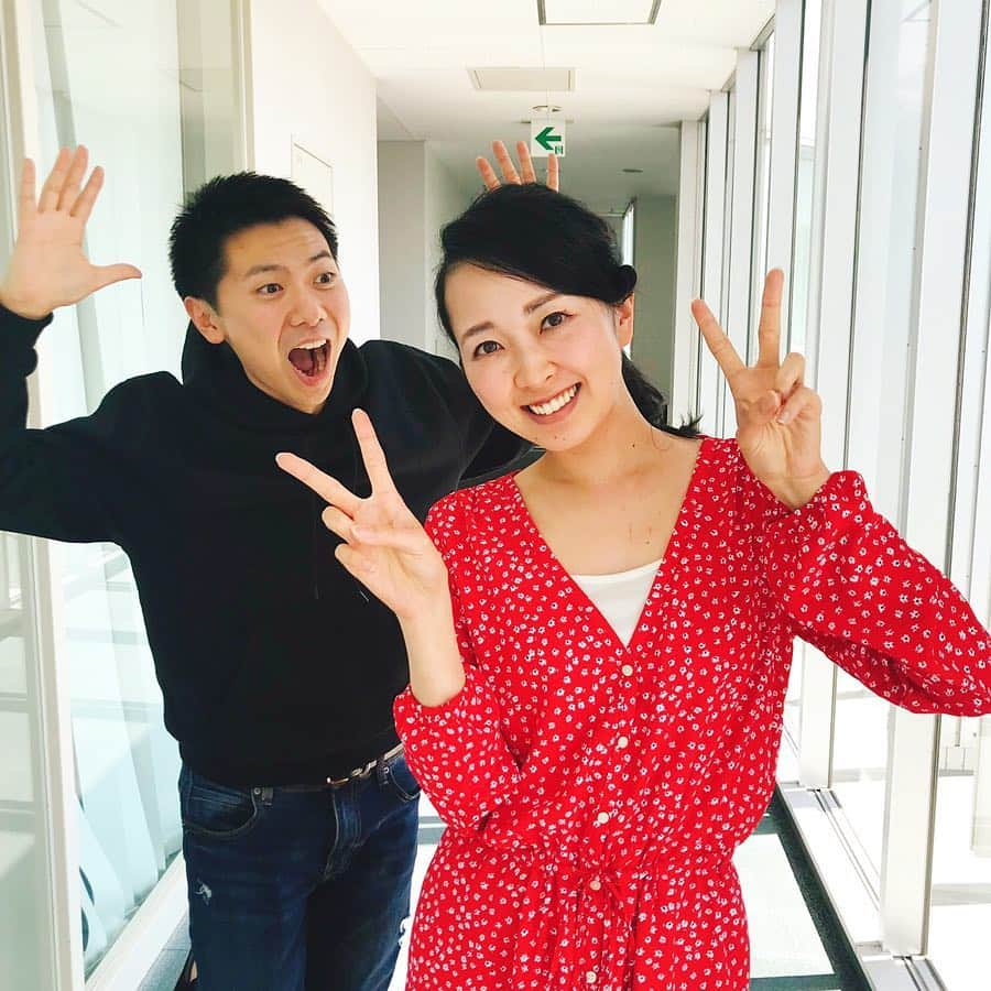 上坂嵩さんのインスタグラム写真 - (上坂嵩Instagram)「コチラは今日の杏奈さんの私服！ まるでフラワーガーデンに咲き誇る、真っ赤なチューリップ🌹のように素敵でした〜✨✨ #信玄餅 と言ったことをフォロー😜笑  #メーテレ #ドデスカ #徳重杏奈 アナ #上坂嵩」4月5日 17時30分 - takashi_uesaka_nbn