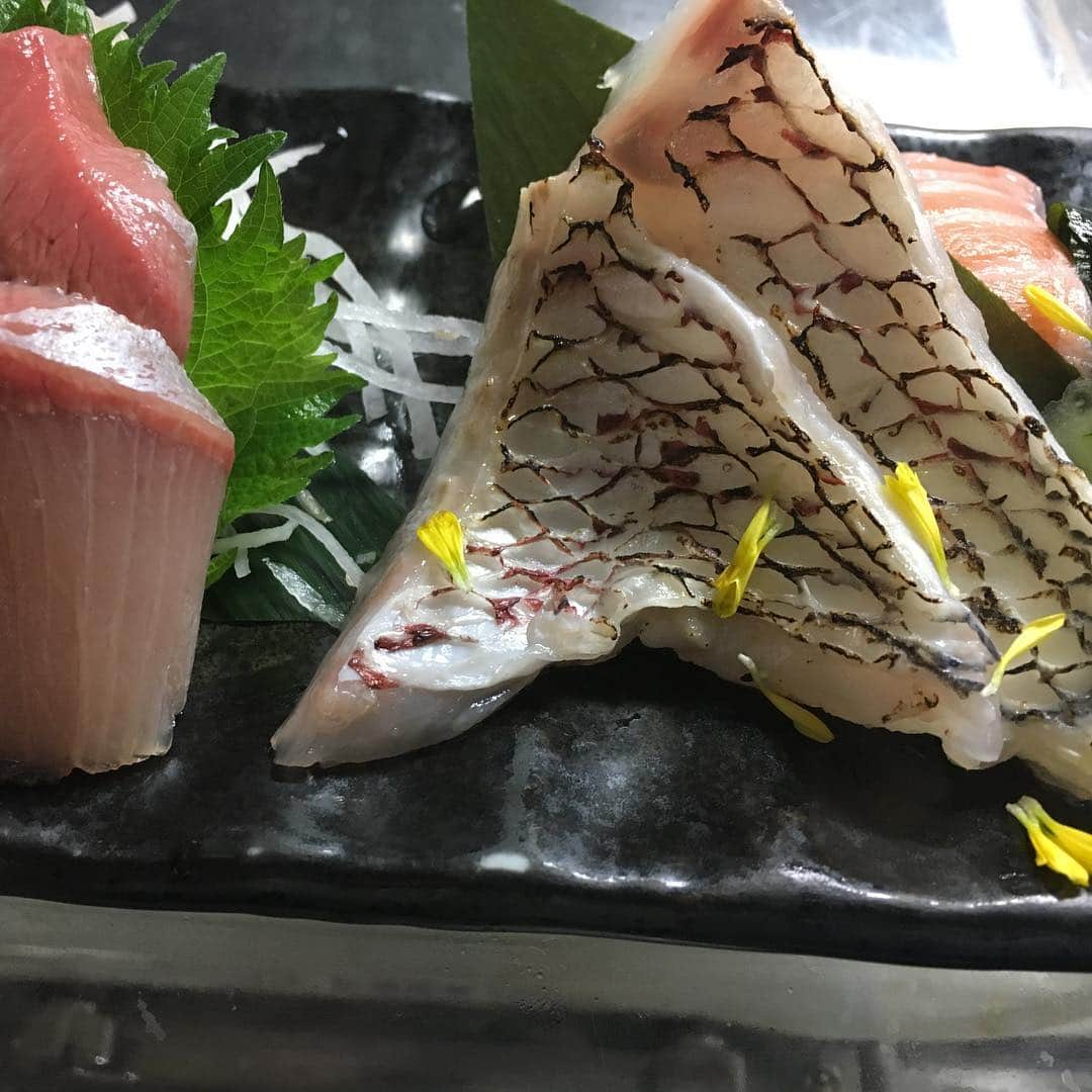のインスタグラム：「さぁ今日は華金 恋に遊びに仕事に 頑張りまっしょい♫ 🈳席まだ残ってまーす❤  #鶏っく富山#飲み放題#地酒 #地鶏#完全個室#創作居酒屋#宴会#飲み会#予約受付中」