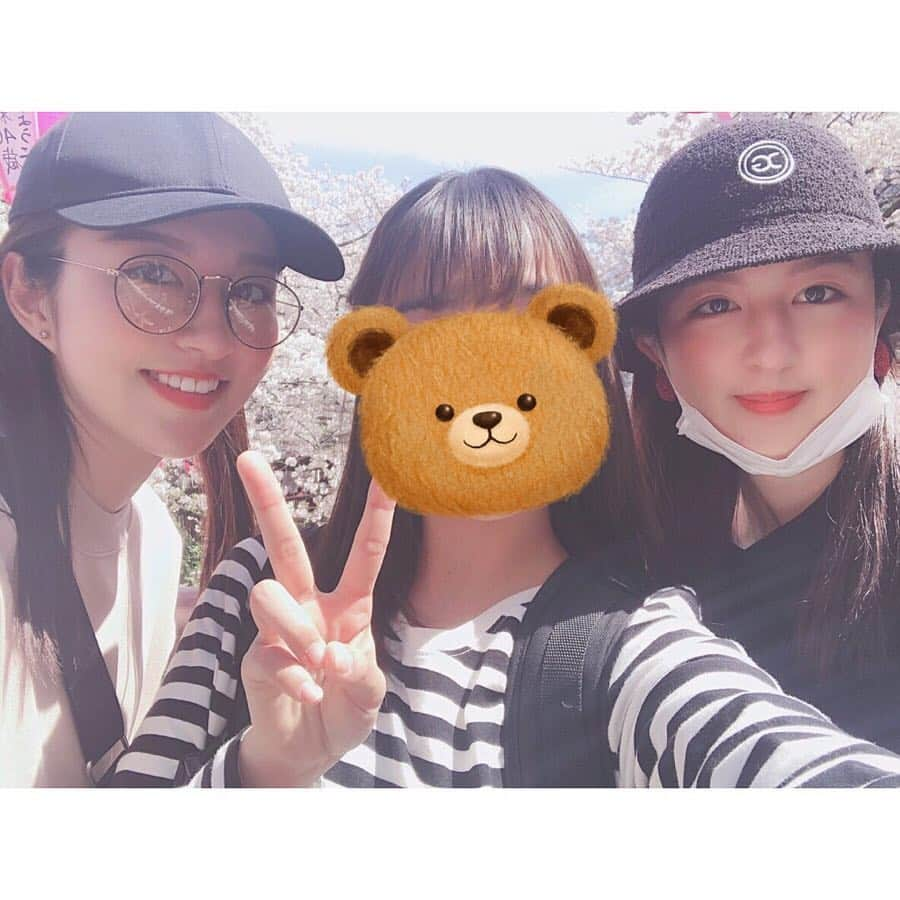 市野莉佳さんのインスタグラム写真 - (市野莉佳Instagram)「. 地元の友達と 目黒川の桜並木に行ってきた🌸 #リカスタグラム #ダンスの時のお友達で #久しぶりに3人で遊んだ #たのしかったー #目黒川」4月5日 17時40分 - ichirika_62