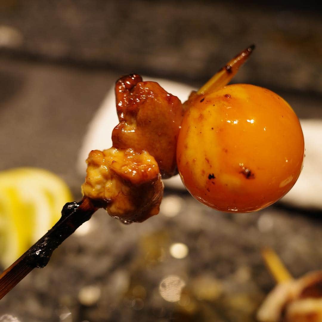 松嶋初音さんのインスタグラム写真 - (松嶋初音Instagram)「大好きな焼き鳥屋さんに大好きな人たちと行ってきた！！ ここの焼き鳥は本当に美味しい！レバーの焼き加減が本当に最高。締めまで美味しくずっと食べられる。  もうすでにまた食べたい😋  #焼き鳥 #とりさわ22 #西麻布 #青山」4月5日 17時40分 - hatsunex