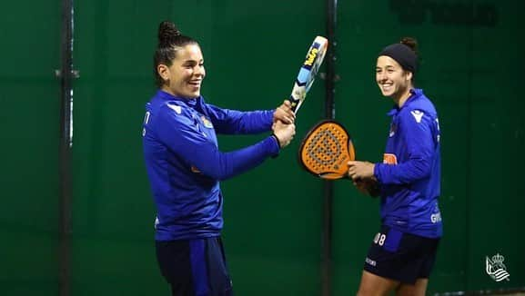 レアル・ソシエダさんのインスタグラム写真 - (レアル・ソシエダInstagram)「Emakumezkoen taldeak padelera jokatu du gaur! 🎾 . El equipo femenino ha realizado una sesión de padel esta mañana 🎾 . #AurreraNeskak #RealSociedad」4月5日 17時42分 - realsociedad