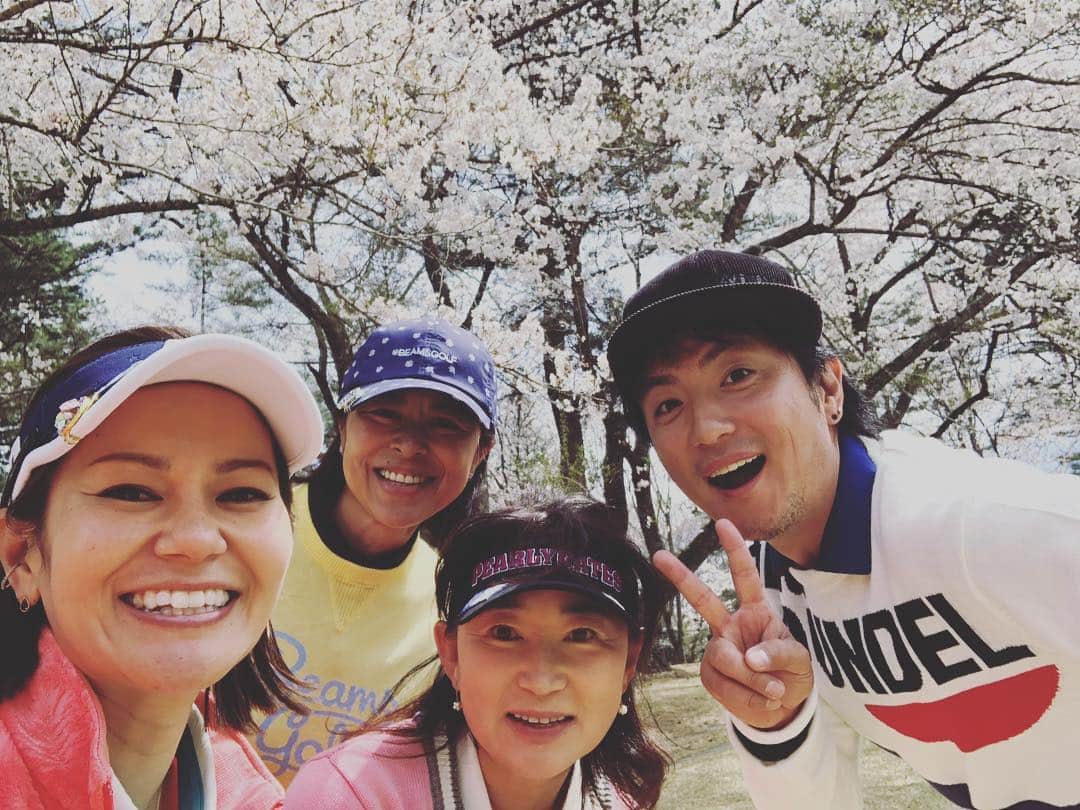 上地雄輔さんのインスタグラム写真 - (上地雄輔Instagram)「#ゴルフ#🏌️‍♂️#桜#🌸 #世界を制す#宮里藍 #世界の王の遺伝子#王理恵 #世界を代表する天然#たにひろえ #正解が見えない全然#上地雄輔 やかましやぃ すげ楽しかったよー😄 みんなの笑顔でさらに元気んなっちゃいやした💪」4月5日 17時55分 - usk_kmj