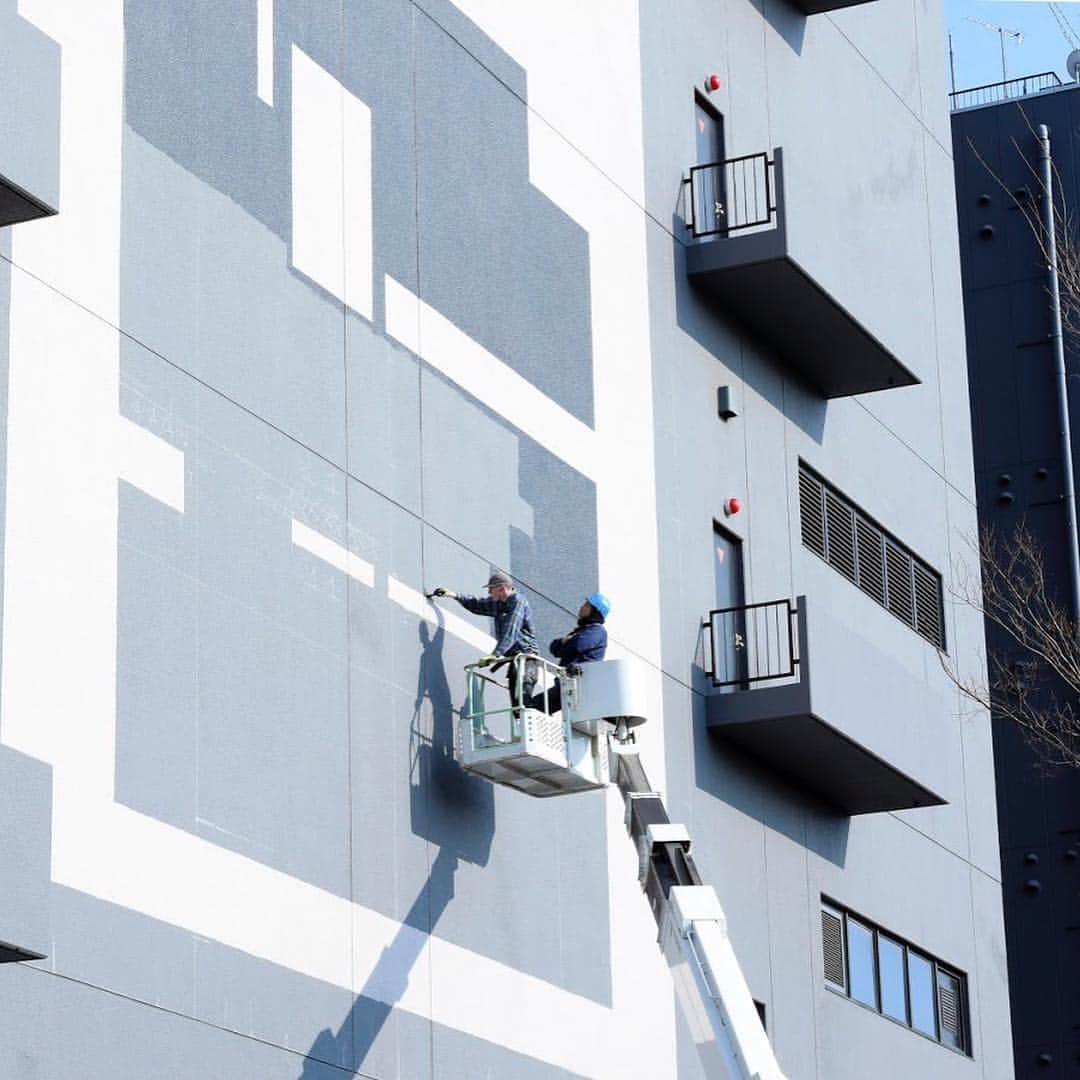 Warehouse TERRADA 寺田倉庫さんのインスタグラム写真 - (Warehouse TERRADA 寺田倉庫Instagram)「TENNOZ ART FESTIVAL 2019 「アートの島=天王洲アイル」を舞台に、7人のアーティストによる国内最大級の MURAL PROJECT は今週末まです。 期間：2019年4月7日(日)まで  Lucas Dupuy @lucas__dupuy  参加アーティスト： 淺井裕介(@maskingplant) / ARYZ(@mr_aryz) / Kenta Cobayashi(@kentacobayashi) / DIEGO(@diego7a14) / 松下徹(@tohry417) / Rafael Sliks(@rafaelsliks) / Lucas Dupuy(@lucas__dupuy )  TENNOZ ART FESTIVAL 2019 In Tennoz, an isle of art, one of Japan's largest mural projects by seven artists is held until this weekend.  Dates: To April 7th (Sun) Photo by photo @hamada_shin  #tennozartfestival #yusukeasai #aryz#rafaelsliks#lucasdupuy #kentacobayashi#tohrumatsushita #diego7a14#hamadashin #天王洲アイル #tennoz#shinagawa #streetart #art #paint #wallart#streetstyle #wildstyle #tokyo #mural#artfestival」4月5日 17時50分 - warehouse_terrada