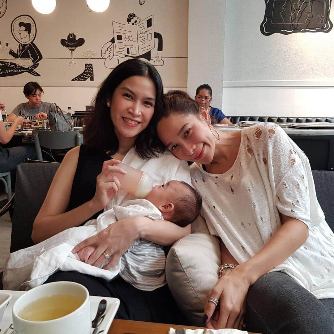 Laila Boonyasakさんのインスタグラム写真 - (Laila BoonyasakInstagram)「รูปคู่ล่าสุดของเรา ยังรักเหมือนเดิม เพิ่มเติม คือ เบบี้มีบุญ 🥳🥳🥳🥳 @yvessirachaya」4月5日 17時52分 - chermarn