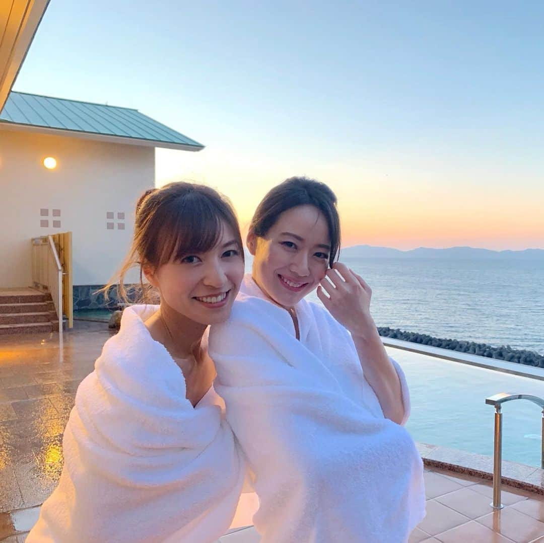 高沢奈苗さんのインスタグラム写真 - (高沢奈苗Instagram)「. 夕焼けからの、夜景♨️✨ . 出たり入ったり… 1時間半くらい？入ってた🧖‍♀️ . . 茹でタコ🐙🐙🐙♨️ . . . #鳥取 #米子 #皆生温泉 #温泉撮影 #まだオープンしてない宿 #オープン楽しみ #絶景温泉 #露天風呂」4月5日 17時53分 - nanaetakasawa