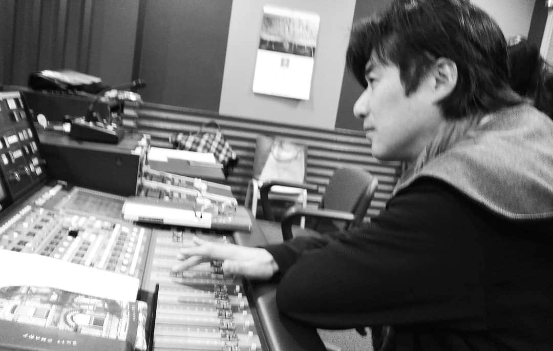 川久保秀一さんのインスタグラム写真 - (川久保秀一Instagram)「久しぶりの収録、新年度初回。 NHKでは「令和」はエリック・クラプトンの「レイラ」と同じ、頭高(あたまだか)アクセントでとりあえず読んでいます。  #nhkラジオ #dj日本史 #令和アクセント」4月5日 18時03分 - hidekazu_kawakubo