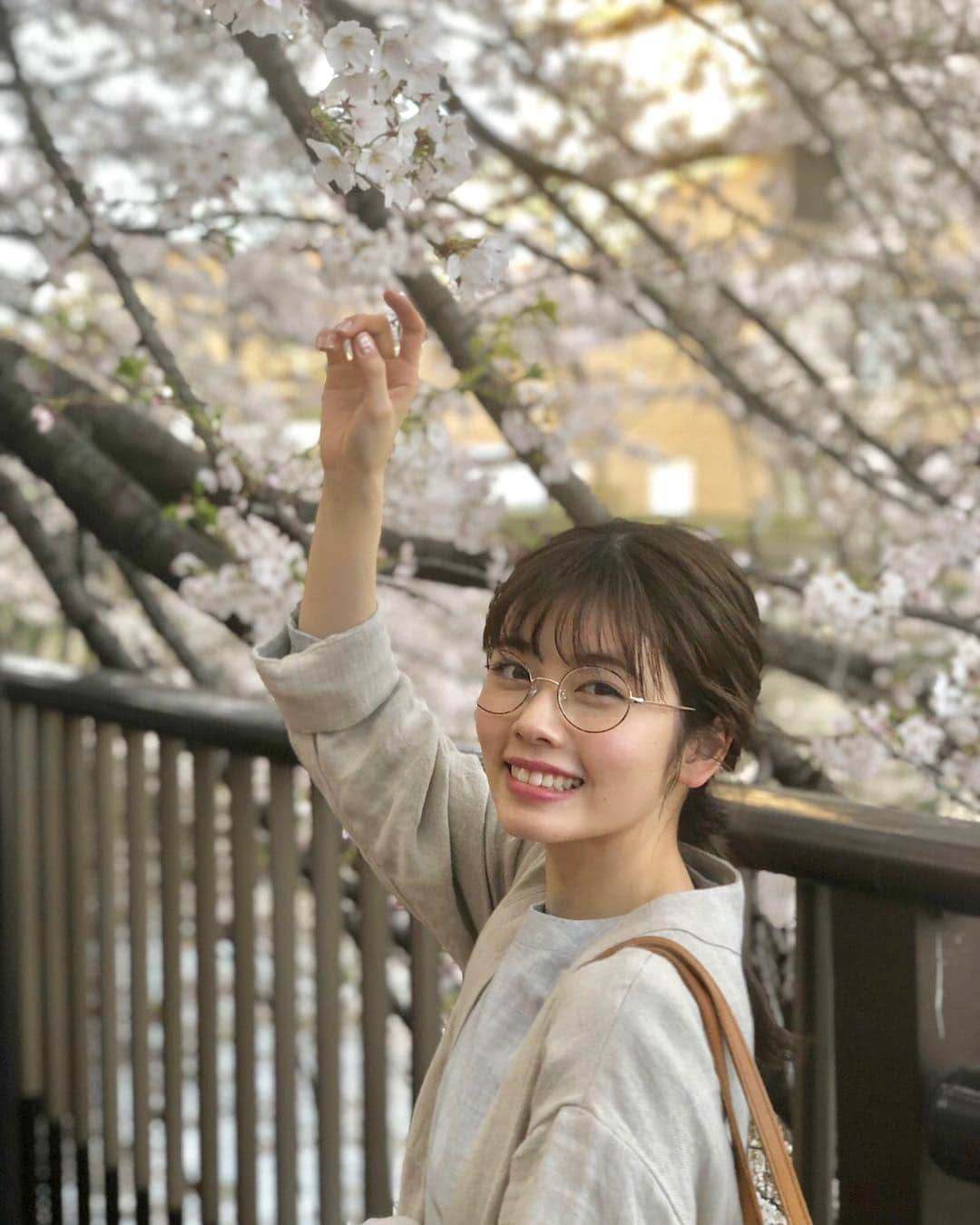 小芝風花さんのインスタグラム写真 - (小芝風花Instagram)「家族でお花見行ってきました🌸 今年も行けてよかった(｡・・｡)✨ #お花見 #桜」4月5日 18時00分 - fuka_koshiba_official