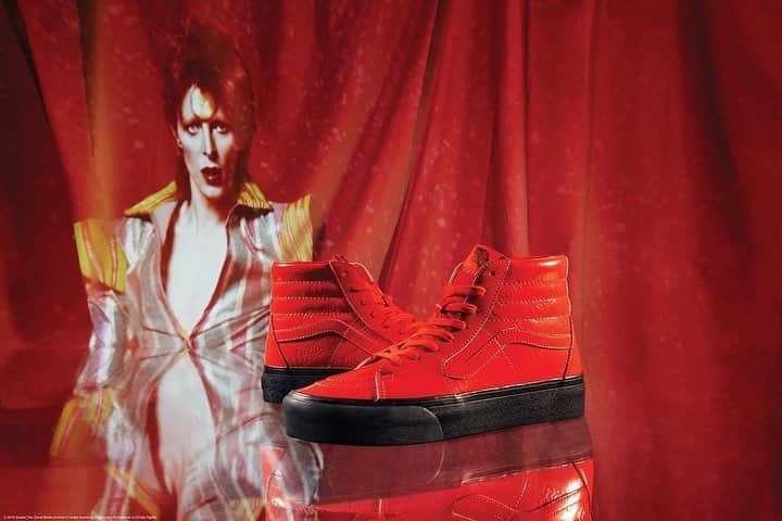 ヴァンズさんのインスタグラム写真 - (ヴァンズInstagram)「It’s here,🎉See the full @Vans x @davidbowie at your local store now🏁 #vansjapan」4月5日 18時14分 - vansjapan