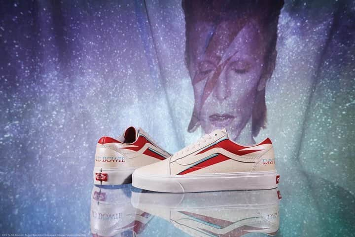 ヴァンズさんのインスタグラム写真 - (ヴァンズInstagram)「It’s here,🎉See the full @Vans x @davidbowie at your local store now🏁 #vansjapan」4月5日 18時14分 - vansjapan