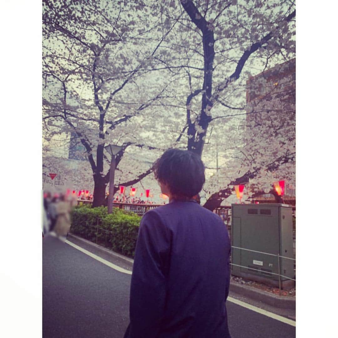 飯島寛騎さんのインスタグラム写真 - (飯島寛騎Instagram)「少し前の背中。#背中がメイン #桜ではなく #SENAKA」4月5日 18時15分 - hiroki_iijima_official