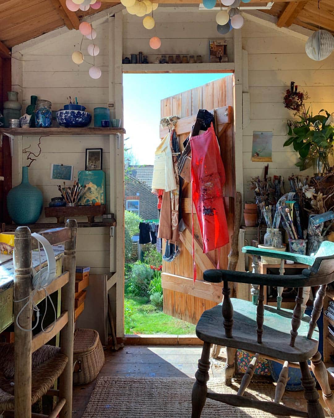 Tea and sittingさんのインスタグラム写真 - (Tea and sittingInstagram)「🌿📌...as my last post seems to be a bit ‘Insta-invisible’ I’m trying this one out too...kind of an experiment, because I kind of like experiments 😆 #sheshed #shedinteriors #myghostposts」4月5日 18時19分 - 5ftinf