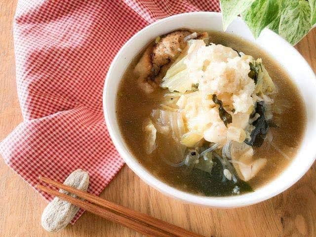 オリーブオイルライフさんのインスタグラム写真 - (オリーブオイルライフInstagram)「【白菜と春雨のしょうゆ麹スープ】  こんにちは、Akikoです。今日は四十万さんの花冷えの時季にも嬉しいからだのあたたまる食べるスープのご紹介です。冷凍庫に残っているお餅や餃子の皮も具材になりますが、入れても入れなくてもお好みでどうぞ。ぜひお試しくださいね。  記事はこちらから↓ https://oliveoillife.jp/recipe/7739/  #オリーブオイル　#オリーブオイルライフ #白菜　#春雨　#しょうゆ麹　#餅　#餃子の皮#おいしい#料理#グルメ#クッキングラム#デリスタグラマー#レシピ#ごはん#おうちごはん #クッキング#いただきます #food#yammy#recipes#yummyfood#cooking#instafood#homemadefood#foodpic . . https://www.facebook.com/katsuyooliveoil/」4月5日 18時38分 - oliveoillife