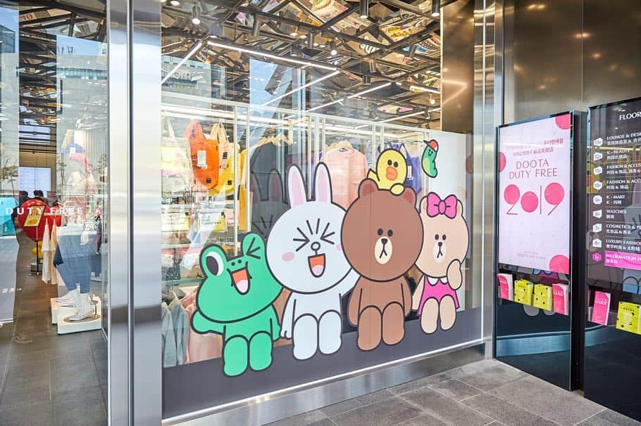 LINE FRIENDSさんのインスタグラム写真 - (LINE FRIENDSInstagram)「. Nice to be back again 💓  LINE FRIENDS Store DOOTA Mall 2019.04.05 Renewal Open! . . *** 4/5~4/14 🎊 OPEN EVENT​ 🎊 . ☝ Purchase 10,000 won or more and get a FREE KEY RING! ✌ Purchase 30,000 won or more and get a FREE POUCH! ​. . <Store Info.> -Location : 275 Jangchungdan-ro, Gwanghui-dong, Jung-gu, Seoul -Open Hours : MON-SAT 10:30-05:00 SUN 10:30-00:00  #Renewal #OpenAgain #Event  #Seoul #DongDaeMoon #DootaMall #LINEFRIENDS」4月5日 18時31分 - linefriends