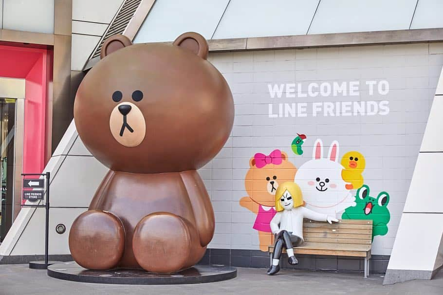 LINE FRIENDSさんのインスタグラム写真 - (LINE FRIENDSInstagram)「. Nice to be back again 💓  LINE FRIENDS Store DOOTA Mall 2019.04.05 Renewal Open! . . *** 4/5~4/14 🎊 OPEN EVENT​ 🎊 . ☝ Purchase 10,000 won or more and get a FREE KEY RING! ✌ Purchase 30,000 won or more and get a FREE POUCH! ​. . <Store Info.> -Location : 275 Jangchungdan-ro, Gwanghui-dong, Jung-gu, Seoul -Open Hours : MON-SAT 10:30-05:00 SUN 10:30-00:00  #Renewal #OpenAgain #Event  #Seoul #DongDaeMoon #DootaMall #LINEFRIENDS」4月5日 18時31分 - linefriends