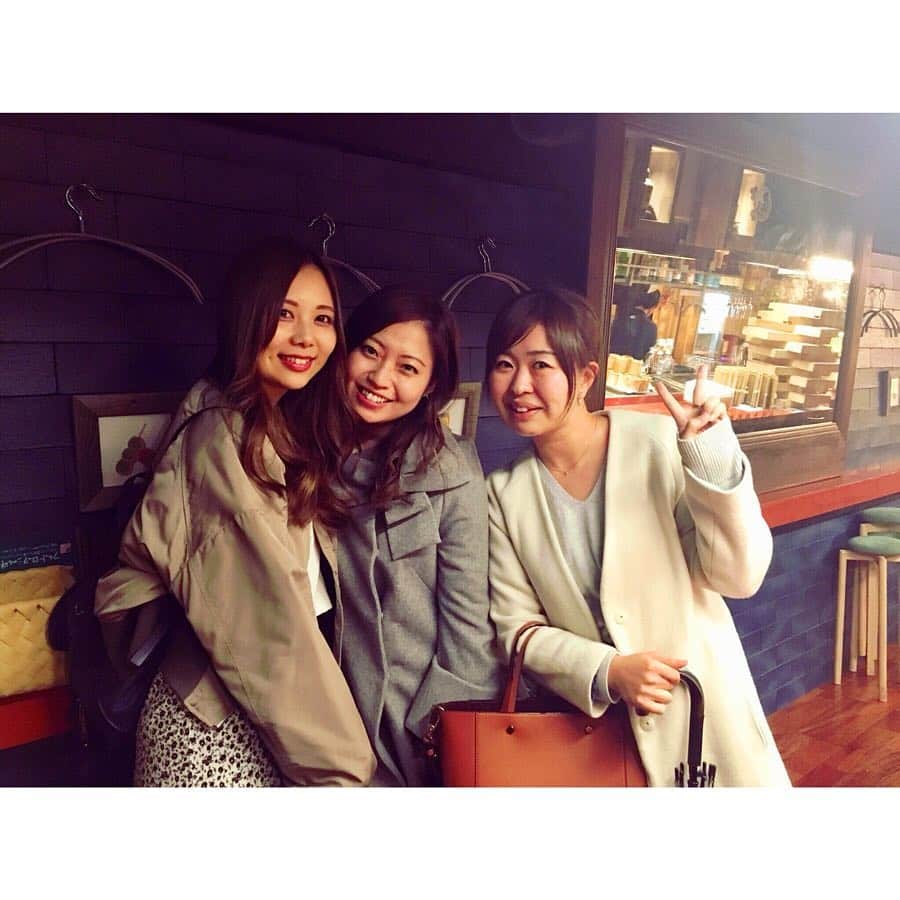 西村季里子のインスタグラム：「・ 大学の同級生とわいわい楽しんだ日🐒💞 いい刺激になるこの2人✌🏻 わたし個性とか特徴ないのが悩みだから、 この2人がうらやましいってくらい 個性強め😂😂😂💖 また近況報告会しよね〜〜🍒 #大学#同級生#ご飯#dinner #渋谷 #個性#強め#いい刺激になる#ありがとう #followme#follow」