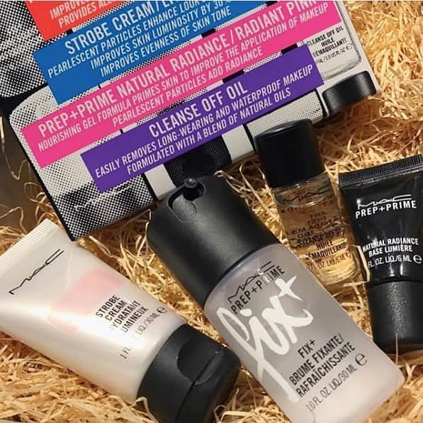M∙A∙C Cosmetics Japanのインスタグラム：「⠀ M·A·Cの人気フェイス製品が お試しサイズになって1つのキットとして限定登場！ お近くの店頭で是非チェックしてみてください！ #MACMakeupReadySkin #MACメイクアップレディスキン ⠀ REGRAM: @maccosmeticsthailand (@macartist_kimbom) ⠀ ⠀ ⠀ ⠀ ⠀ ⠀ #MACCosmeticsJapan #MACコスメ #MACCosmetics  #MAC #コスメ #メイク #お試しサイズ #お試し #ミニキット #キット #スキンケア #下地 #メイク下地 #ストロボ #ストロボクリーム #MACStrobe #MACFixPlus #MACフィックスプラス #メイク落とし #オイル #オイル洗顔 #メイクオフ」