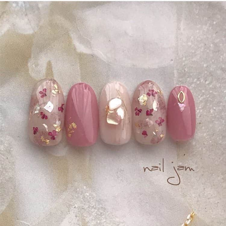 PREGELさんのインスタグラム写真 - (PREGELInstagram)「#repost﻿ @a.nailjam 様﻿ ﻿ ﻿ いつも素敵な投稿ありがとうございます☺️🌷 ﻿ 押し花とシェルを使った、 春のニュアンスネイルです💅🌸 ﻿ ﻿ ﻿ ﻿ #ジェルネイルアート﻿ #ジェルネイル﻿ #プリジェル﻿ #春ネイル﻿ #台南美甲﻿ #美甲﻿ #gelnailsart﻿ #instanailstyle﻿ #gelnails﻿ #건대네일﻿ #네일그램﻿ #네일아트﻿ #ต่อเล็บ﻿ #เล็บเจล」4月5日 18時46分 - pregelofficial