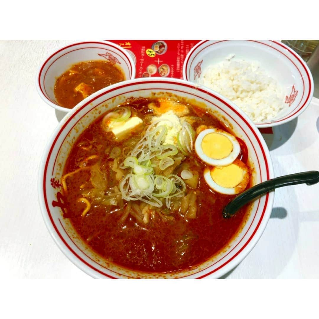 AYASAさんのインスタグラム写真 - (AYASAInstagram)「🍜🔥 この日はいつもより健康第一志向強めに... #北極やさい  #すぺちょう #スペシャル超硬麺 #麺3分の1 #バタートッピング  #粉チーズトッピング  #定食 🍚 ・ ・ #蒙古タンメン中本 #中本 #健康第一激辛党 #白米大事  #美女と食べる激辛激旨」4月5日 18時40分 - ayasa_doya