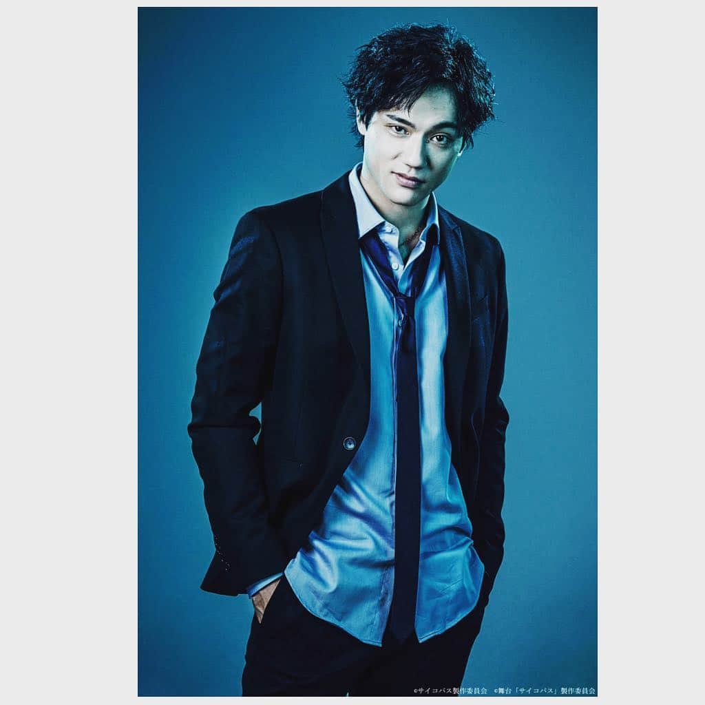 のインスタグラム：「舞台 PSYCHO-PASS VV  ビジュアル解禁しました！✨ 皆様！！ 日本青年館にて お待ちしてます！！ #舞台 #PSYCHO-PASS #サイコパス #相田康生 #ドミネーター #yuta_ozawa #ozatts #小澤雄太 #おざっつ」