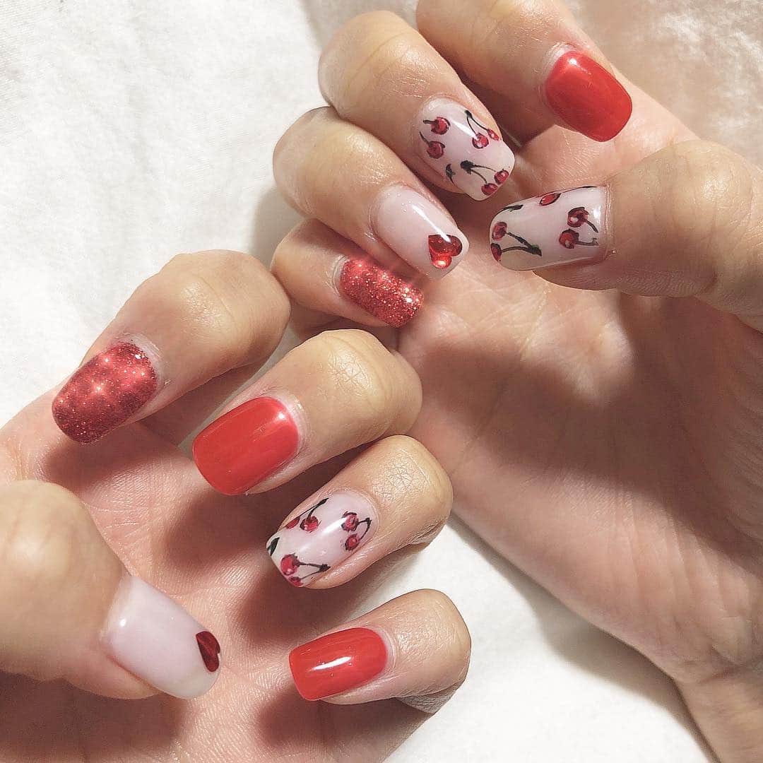 川崎ひかるのインスタグラム：「🍒💅🥰🥰🥰 #newnail」