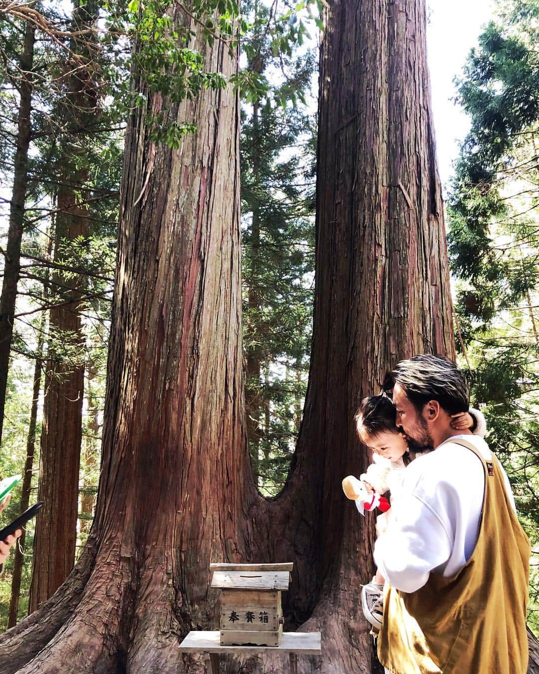 PURIさんのインスタグラム写真 - (PURIInstagram)「休日を利用して秩父にある三峰神社に行ってきました。  天気も良く空気も素晴らしくパワーをたくさん頂いてきました。  楽しく癒された休日でした🧔🏽✨ #娘らぶ」4月5日 18時51分 - puri0621