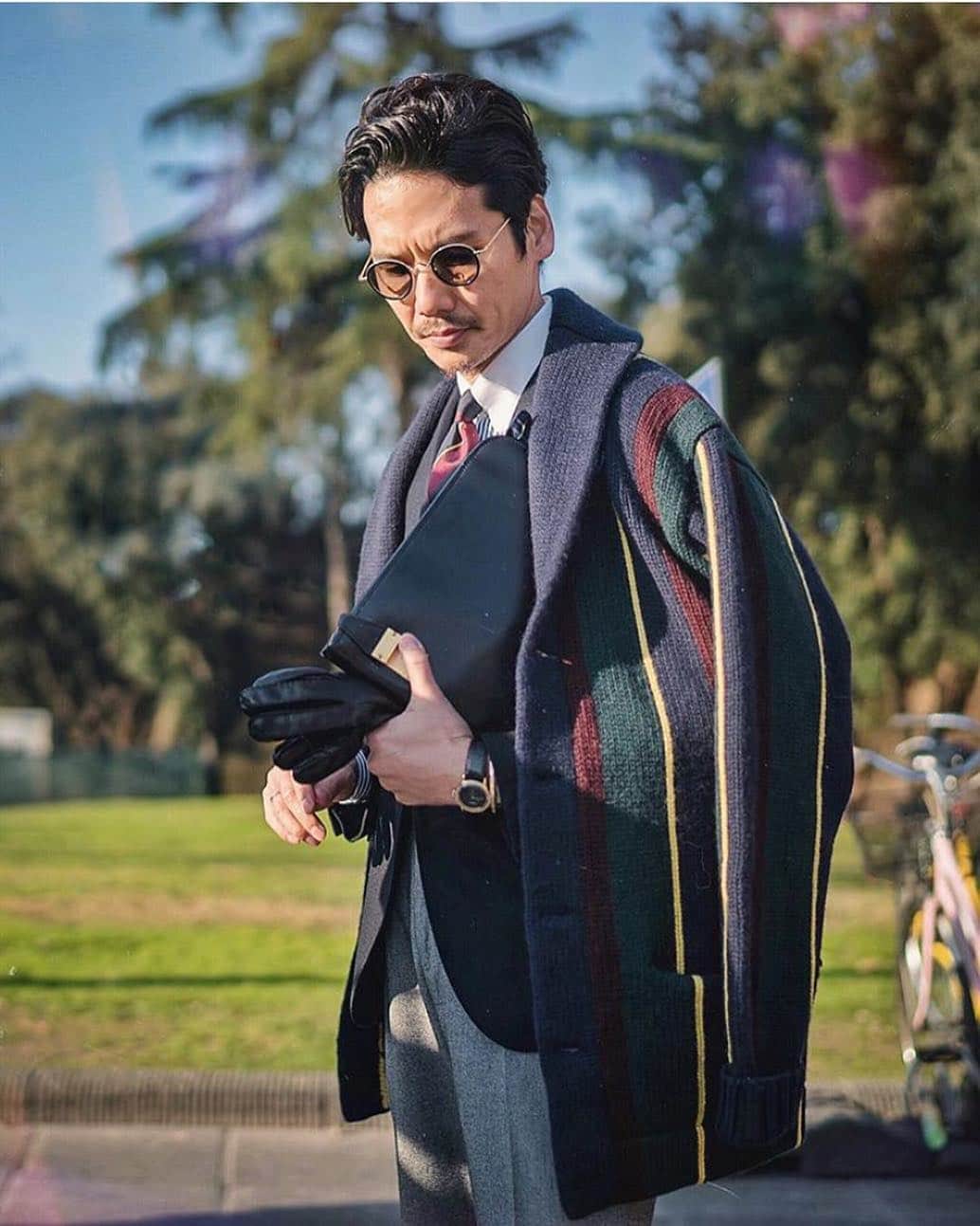 のインスタグラム：「" just preppy🌈"during at Pitti @pittimmagine ・ Ph. @fabriziodipaoloph ・ Tap for brands ・ #beamsf #brillaperilgusto #pittiuomo #pitti95 #pu95 #mensstyle #mensstreetstyle #dapper #dappermen #gentleman #vintagestyle #vintagewear #mensclothing」