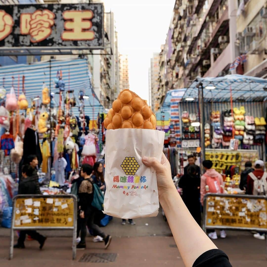 Discover Hong Kongさんのインスタグラム写真 - (Discover Hong KongInstagram)「Teleport to Hong Kong to find tasty local eats like this! Click the link in our profile to begin! 「香港任我行」，找尋正港美食！點撃我們專頁檔案上的連結，發掘人氣街頭小吃，品嚐道地美味！ #DiscoverHongKong」4月5日 19時00分 - discoverhongkong