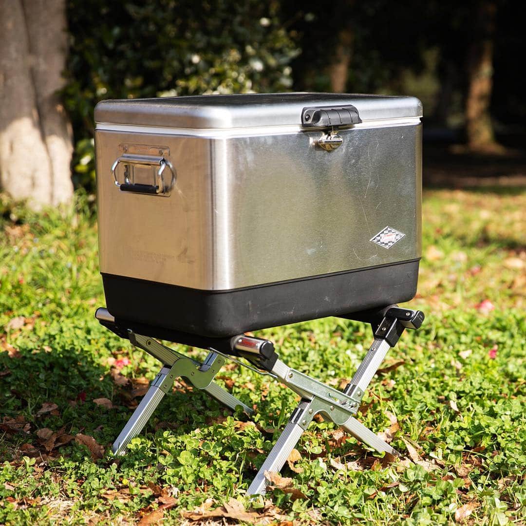 Coleman Japanのインスタグラム：「これなしではキャンプに行けない？！ 大容量スチール製クーラーはこれからのアウトドアシーズンに欠かせない存在です。」