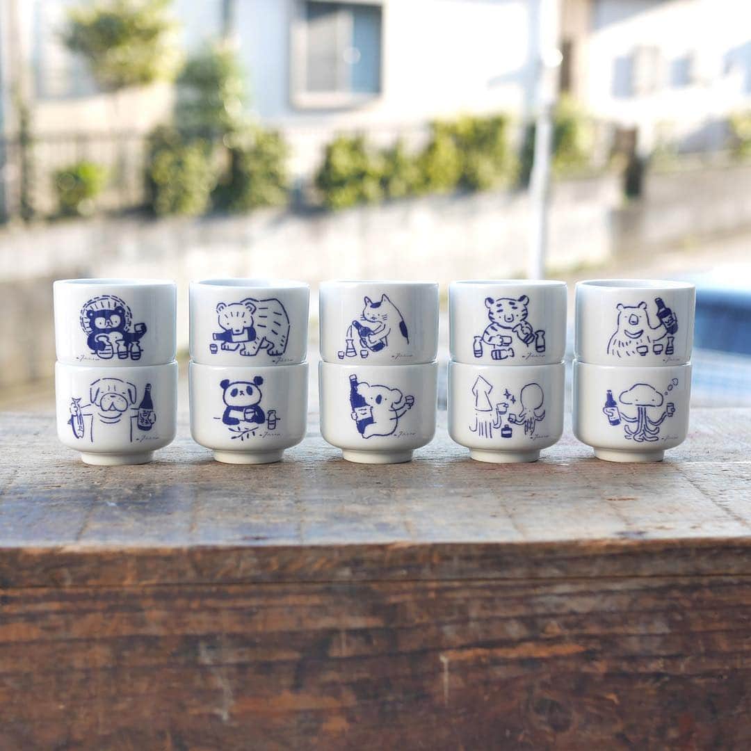 手紙社さんのインスタグラム写真 - (手紙社Instagram)「【「農園の手紙舎」に高旗将雄のイラストグッズがやってくる！ ＊4/6（土）は予約不要】 今週末の土曜日、手紙社の新しいお店「農園の手紙舎」にて1日限りで開催する、ちょっとした（とはいえ実に豪華な）イベントには、ユニークな観察眼でモチーフを自身のフィルターに落とし込むイラストレーター・高旗将雄さんが出店いたします。 ・ ◎出店者 atelier coin／CO + FE／小谷田 潤／高旗将雄 ・ 動物、乗り物、静物、それぞれに高旗節ともいえる表情があってファンを増やし続けています。自ら開発（？）しているグッズの豊富さも、高旗ファンを掴んで離さない理由のひとつ。今回は、ポストカードをはじめとしておちょこ、ブローチ、マグカップなどが揃います。手紙社とコラボしているオリジナルグッズとも併せてお楽しみください！ 【開催概要】 開催日：2019年4月6日（土） 開催時間：10:00〜16:00　 会場：農園の手紙舎テラス 東京都立川市西砂町5-6-2 鈴木農園内 tel 042-506-8500 ・ 詳しくは▶︎プロフィールページのリンク「手紙社公式webサイト」NEWS & TOPICS 内「農園の手紙舎で1日だけの特別なマルシェを開催！　4/6（土）」へ #手紙舎 #手紙社 #農園の手紙舎 #立川 #鈴木農園 #かいじゅう屋 #ateliercoin #小谷田潤 #CO+FE #高旗将雄 #アンリロ #ひだまり商店 #note:」4月5日 19時30分 - tegamisha