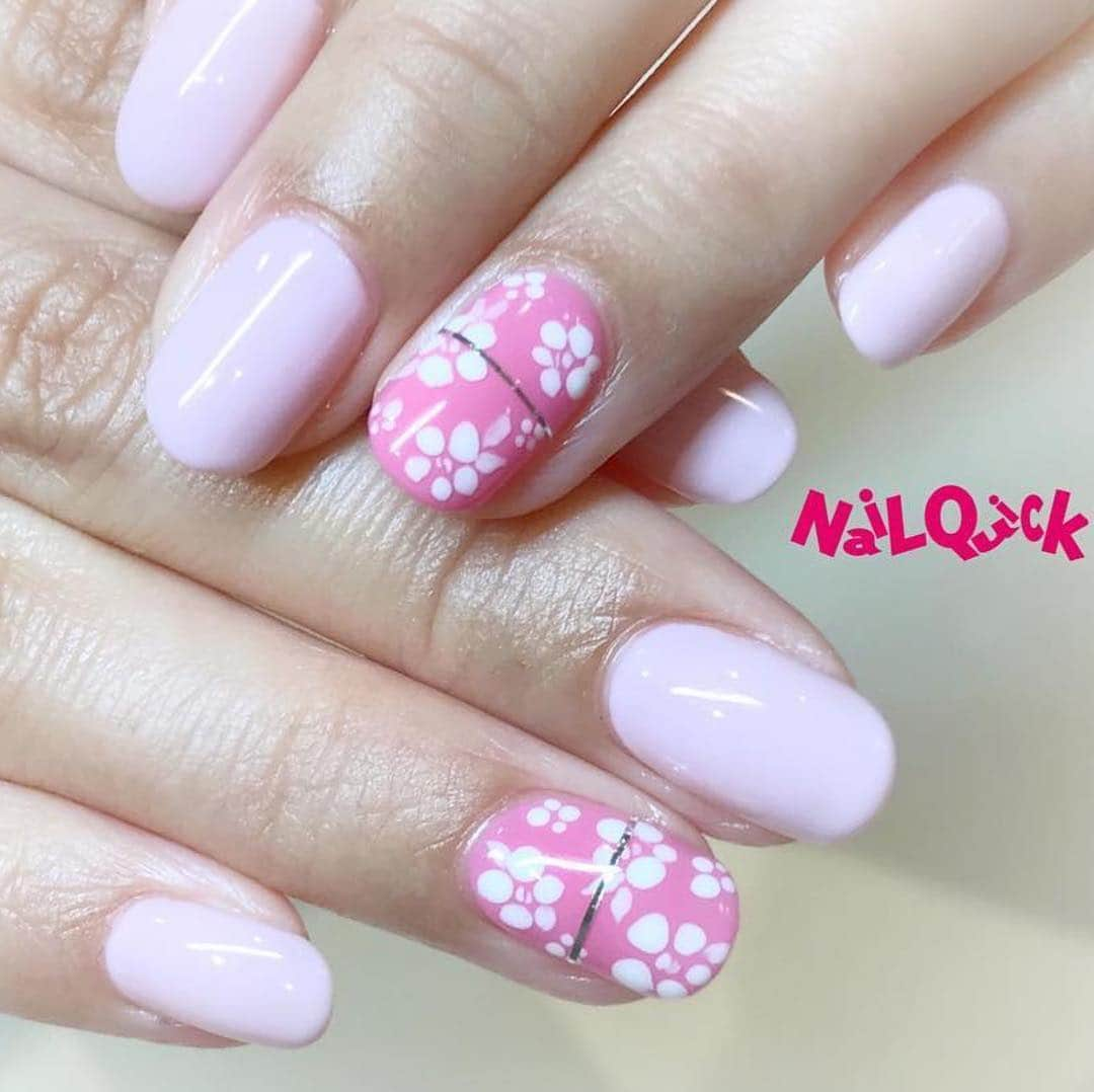 ネイルサロンならネイルクイックさんのインスタグラム写真 - (ネイルサロンならネイルクイックInstagram)「Repost @nailquick_ikebukuro_sunshine #ネイルクイック池袋サンシャインシティ店 ・・・ お客様ネイル💅 新しいデザインの中から選んでいただきました😆🎶 カラーを春っぽくピンクにして女子力UP間違いなしです💕💕 いつもありがとうございます！ . LINEお友達登録お願いします✴︎ 検索ID@qcj0033p . 使用カラー @nailparfaitgel 43.40.A1 . 担当:神戸 . . . . #ネイル#ネイルパフェ#ネイルパフェジェル#ネイルアート#ネイルデザイン#ジェルカラー#ネイルサロン#ネイルクイック#池袋サンシャインシティ #nailquick#nail#nailart#nailparfait#naildesign#gelnails #opi#gelcolor#池袋#池袋ネイルサロン#爪甲#指甲#美甲#オフィスネイル#ワンカラーネイル#桜ネイル#季節のおすすめ#定額デザイン#ホットペッパービューティー」4月5日 19時32分 - nailquick