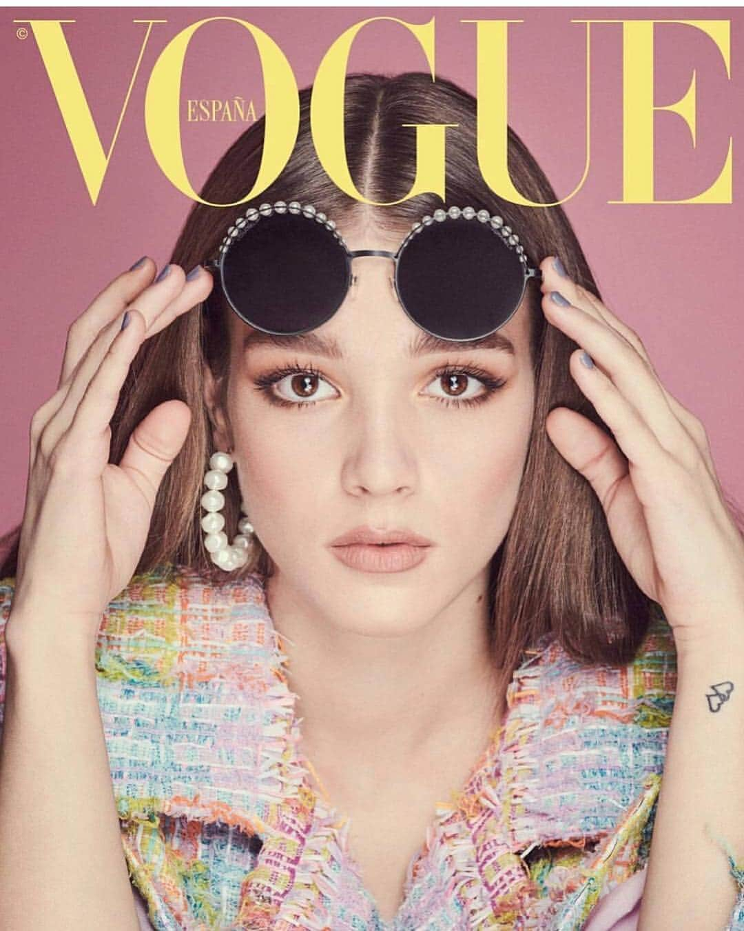 ペネロペ・クルスさんのインスタグラム写真 - (ペネロペ・クルスInstagram)「Aquí están las portadas que he fotografiado para @voguespain con estas mujeres maravillosas. Muchas gracias por confiar en mi!! @carlacampraa @etorriente @voguespain  #editorainvitada Photo by me 😉  Here are the “covers” I photographed for my edition of @voguespain I hope you like them. Thank you to all these amazing women for trusting me!! @carlacampraa @etorriente @voguespain #guesteditor #lasportadasquesoñe @pabloidbeauty @vickymarcosg @natalia_natalita @vitocastelo」4月5日 19時38分 - penelopecruzoficial