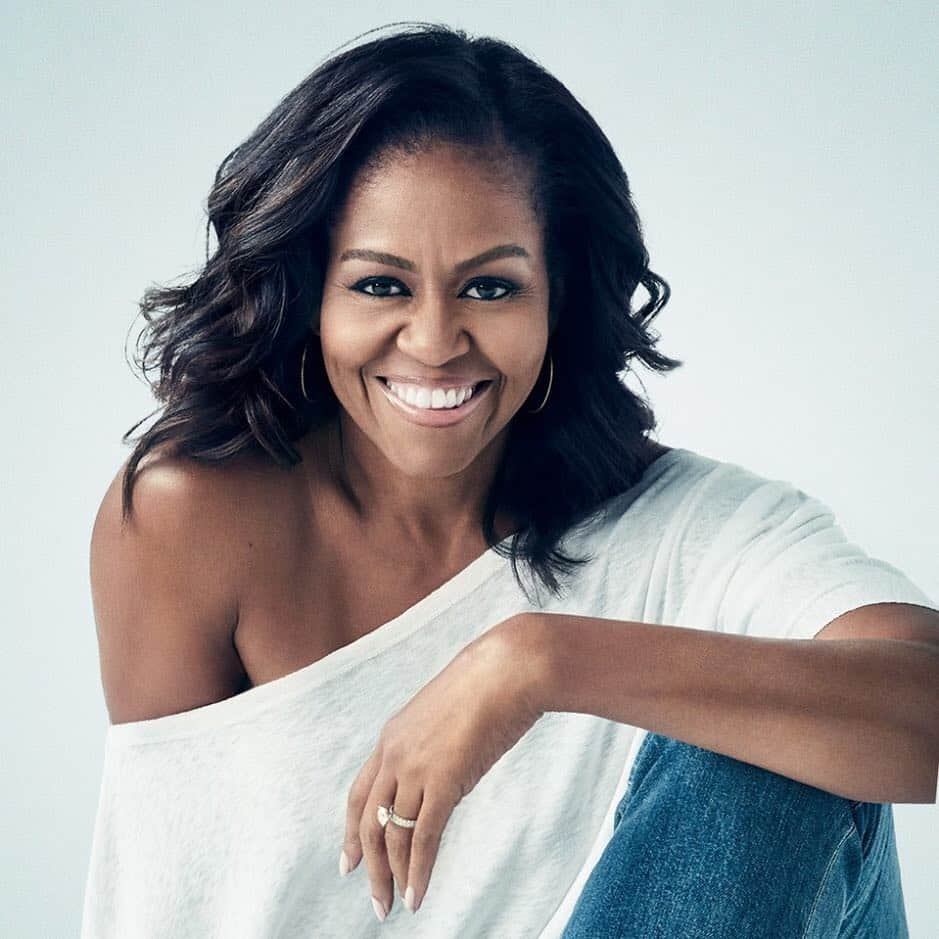 ELLE DKさんのインスタグラム写真 - (ELLE DKInstagram)「Annonce | Vind 2 eksklusive “Meet & Greet” billetter til Michelle Obama Talk i Royal Arena den 9. april 2019 ❤️🇺🇸🎤Sammen med @heartlandfestivaldk udlodder vi helt eksklusivt 2 “Meet & Greet” billetter, hvor én heldig person kan møde Michelle Obama før talken sammen med en ledsager og efterfølgende opleve hendes talk live i Royal Arena ⭐️Det eneste du skal gøre for at deltage i konkurrencen, er at like billedet og følge @heartlandfestivaldk. Vinderen findes søndag den 7. april klokken 10, og skrives direkte i kommentarfeltet. Præmien har en værdi af 4900 kroner 😍 #annonce #michelleobama #heartlandfestival」4月5日 19時47分 - elledanmark