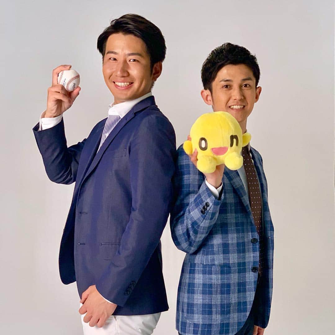 福田太郎のインスタグラム：「⚾️新イチモニ土曜！開幕🌟 菊地アナからボールを受け取り、いよいよ初陣です🔥  ゆったりとした週末の朝🍃 イチモニを観ているうちに 『今日はお出かけしてみるか〜☀️』 とほっこり元気が出るような、 明るいエナジー溢れる番組にしたいと思っています😆 ファイターズ情報たっぷりと、暮らしに役立つ情報や 美味しい北海道の食のチカラも沢山ご紹介します🦀  プロフィール写真を撮影するタイミングが偶然重なり イチモニ土曜新旧MCで😁📸 素晴らしいもの、愛されるものは受け継ぎ 新しい変化を楽しんでいきます！ あすから、どうぞ宜しくお願いします🌟 オンエア後は #サッポロファクトリー で春まつりです！  #HTB #イチモニ！土曜 #MC #福田太郎 #相棒 #福永裕梨 アナ #福福コンビ お兄さんの名は…福永太郎さん！親近感！ 仲良くやっていける気がします！笑 #菊地友弘 #アナウンサー は夕方MCに！ #ファイターズ や #MLB 取材を経験したという共通点も #lovefighters #飛び出せ新時代 #驀進  #食のチカラ 初回 #オホーツク の #毛ガニ 🦀」