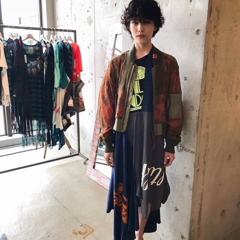 ELLE SHOP_JPさんのインスタグラム写真 - (ELLE SHOP_JPInstagram)「@miharayasuhiro_official 2019年春夏コレクションが続々入荷中。  ミハラ ヤスヒロらしい切り替えデザインで仕上げた春夏アイテム。スカーフコンビのロゴアイテムなど、リメイクデザインに注目です。 ・ ・ ・ ・ ▶︎コーディネートはスワイプしてチェック👆  #エルショップ#ミハラヤスヒロ#ELLESHOP#MIHARAYASUHIRO#shopnow」4月5日 19時41分 - elleshop_jp