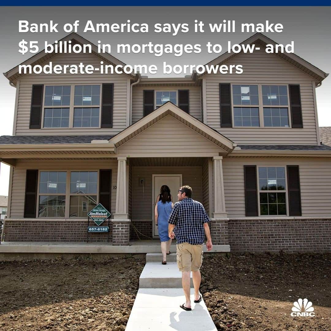 のインスタグラム：「Bank of America says it will help low- and moderate-income people in the U.S. become homeowners by extending $5 billion in mortgages.⁣ ⁣ The five-year program also includes grants for down payments and closing costs and mortgage packages with small down payments.⁣ ⁣ The announcement is the latest by a big U.S. bank aimed at helping underserved communities. Last month, J.P. Morgan Chase said it was pledging $350 million for job training programs.⁣ ⁣ For Bank of America, the mortgage program is a reminder of its recent past. Thanks mostly to its purchase of Countrywide Financial during the 2008 crisis, the bank had more than $70 billion in regulatory settlements tied to improper mortgage and foreclosure activities.⁣ ⁣ You can read more, at the link in bio.⁣ ⁣ *⁣ *⁣ *⁣ *⁣ *⁣ *⁣ *⁣ *⁣ ⁣ #BankOfAmerica #Mortgages #LowIncome #ModerateIncome #Banks #BigBanks #Money #Wealth #Equity #Home #BuyingAHome #House #FirstHome #Purchase #Power #Aid #Business #News #CNBC」